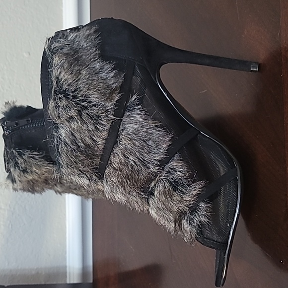 Shoes - Picture 3 of 4